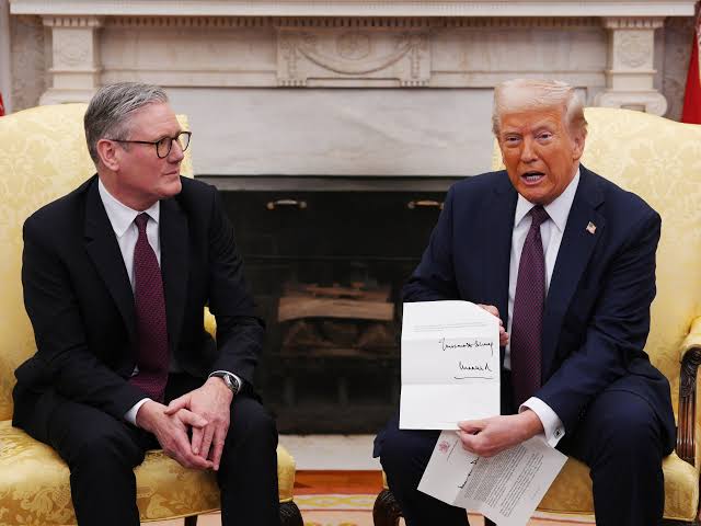 Ingiriiska oo La Gaaday, Trump oo Heshiis Ka helay UK Iyo Xaaladda oo Qabowday