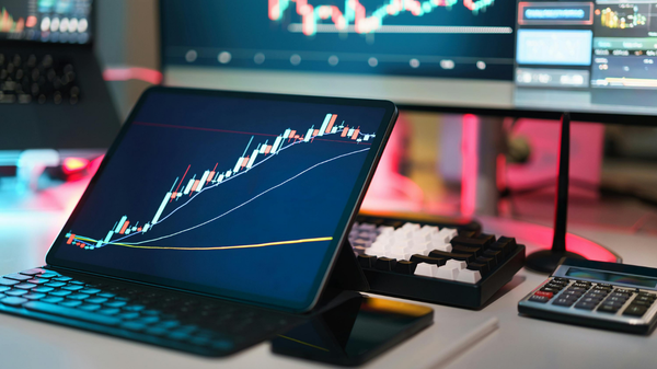 Sidee Ayay Suuqyada FX, Crypto & Stocks u Dhaqaaqeen?