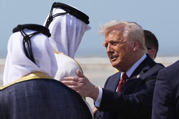 Trump oo iska indha-tiray Israa’iil: Tel Aviv oo ka niyad jabsan, haddana shibta u baxday