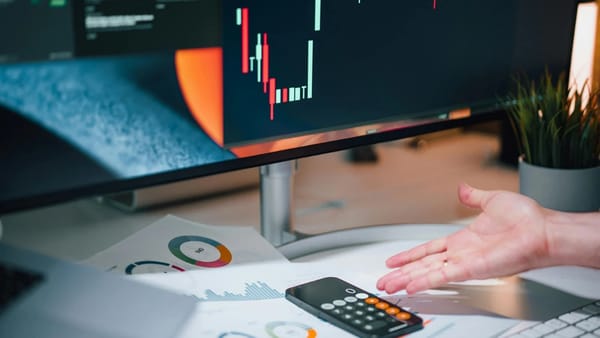 Warbixinta Maalinta: Lacagta Dollarka oo Xoogaa Soo Kabatay, Bitcoin oo Heer Hor Leh Gaadhay, Suuqyada Saamiyada Oo Deggan – Xogta PMI & Shaqada Mareykanka